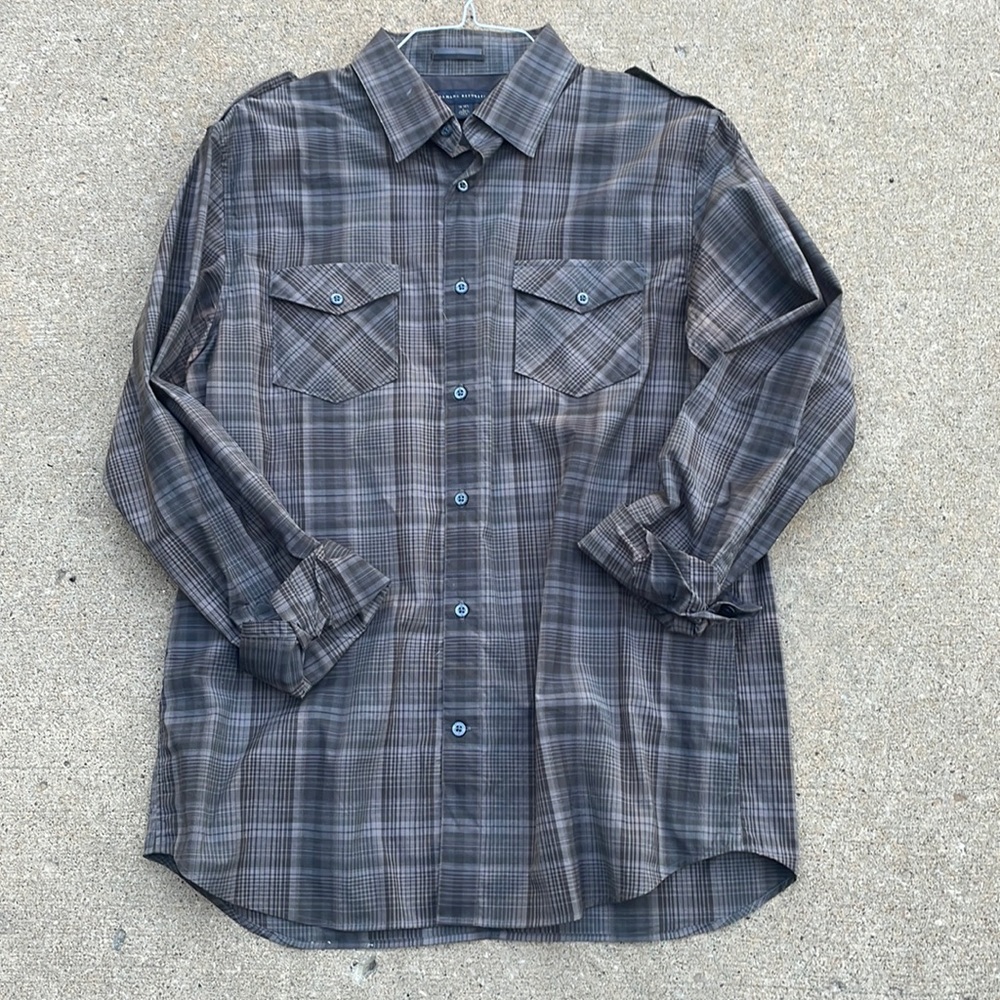 Men’s plaid button up shirt